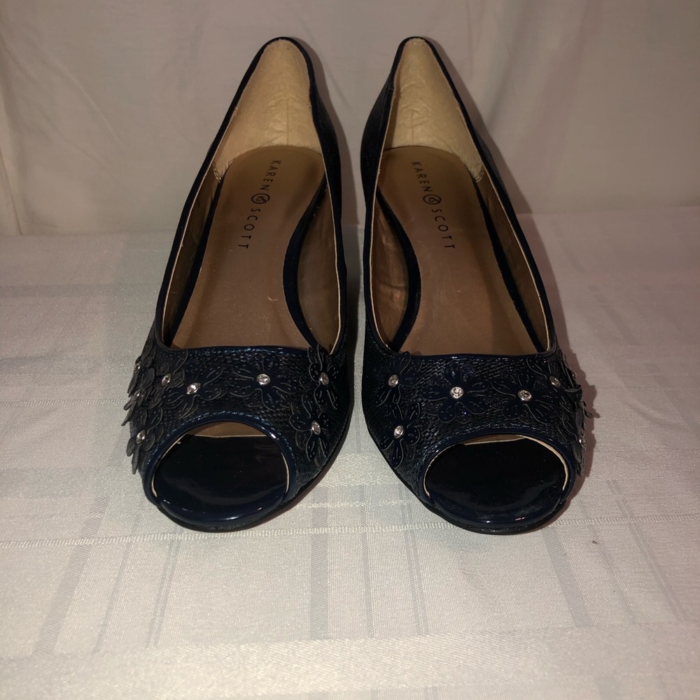 Karen Scott Coraa Peep Wedge Sandals - Picture 4 of 11